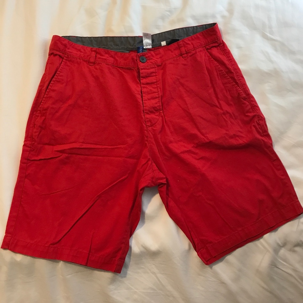 Men’s 34 red H&M shorts